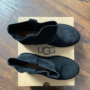 New UGG Unlined Classic Mini Black Boots Sz US 7
